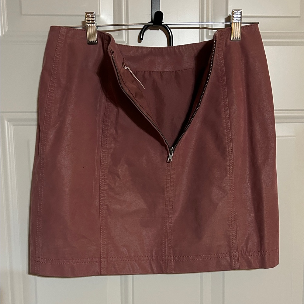 Chic Mauve Mini Skirt - Picture 5 of 5
